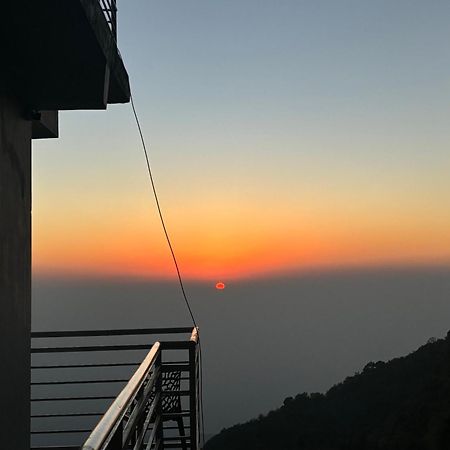 Panormic View By The North Edge Leilighet Kasauli Eksteriør bilde