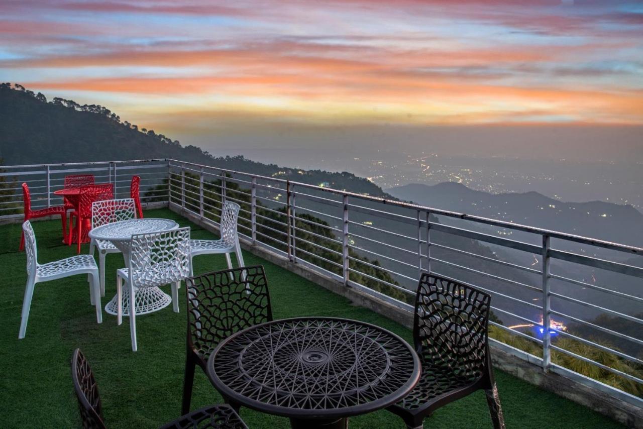 Panormic View By The North Edge Leilighet Kasauli Eksteriør bilde